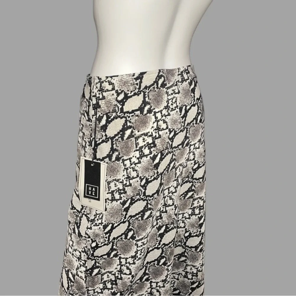 HAVE Fashion Black & White Snake‎ Skin Midi Skirt